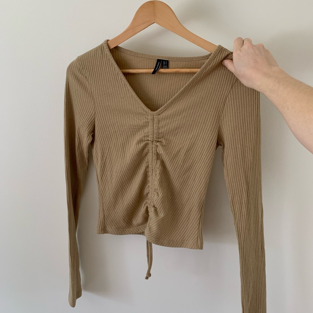 NWOT Cinch-able long sleeve top!